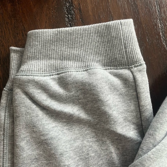 NWT Under Armour joggers Gray with Black embroidered logo Size XL - Picture 8 of 11